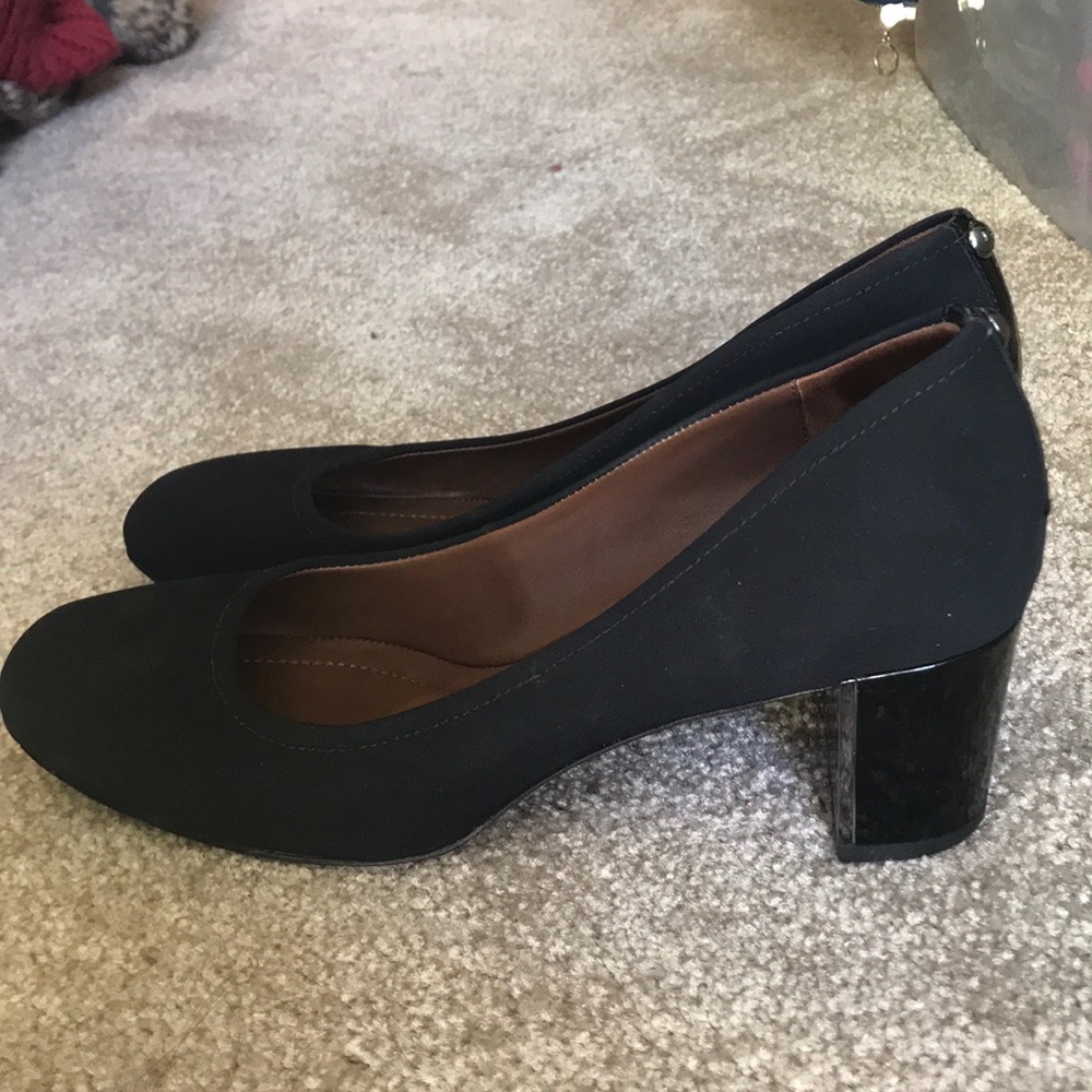 Donald Pliner Black Crepe Elastic Heels - Picture 3 of 8